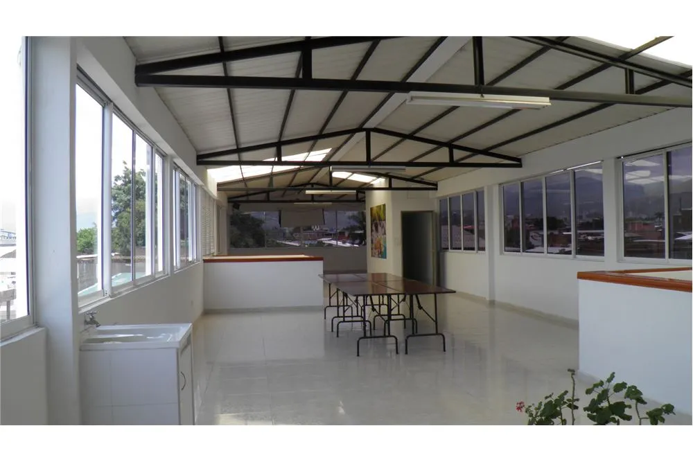 Edificio en venta en Atanasio Girardot, Cali, 490 m² · foto 5 de 8
