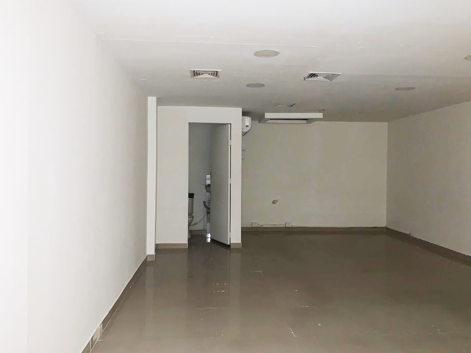 Local en arriendo en Patio Bonito, Medellín, 38 m² · foto 3 de 5