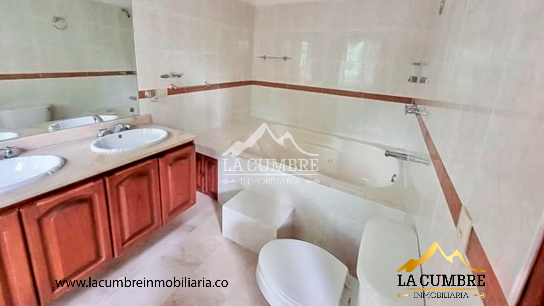 Casa de 3 alcobas en venta en El Tesoro, Medellín, 338 m² · foto 11 de 11