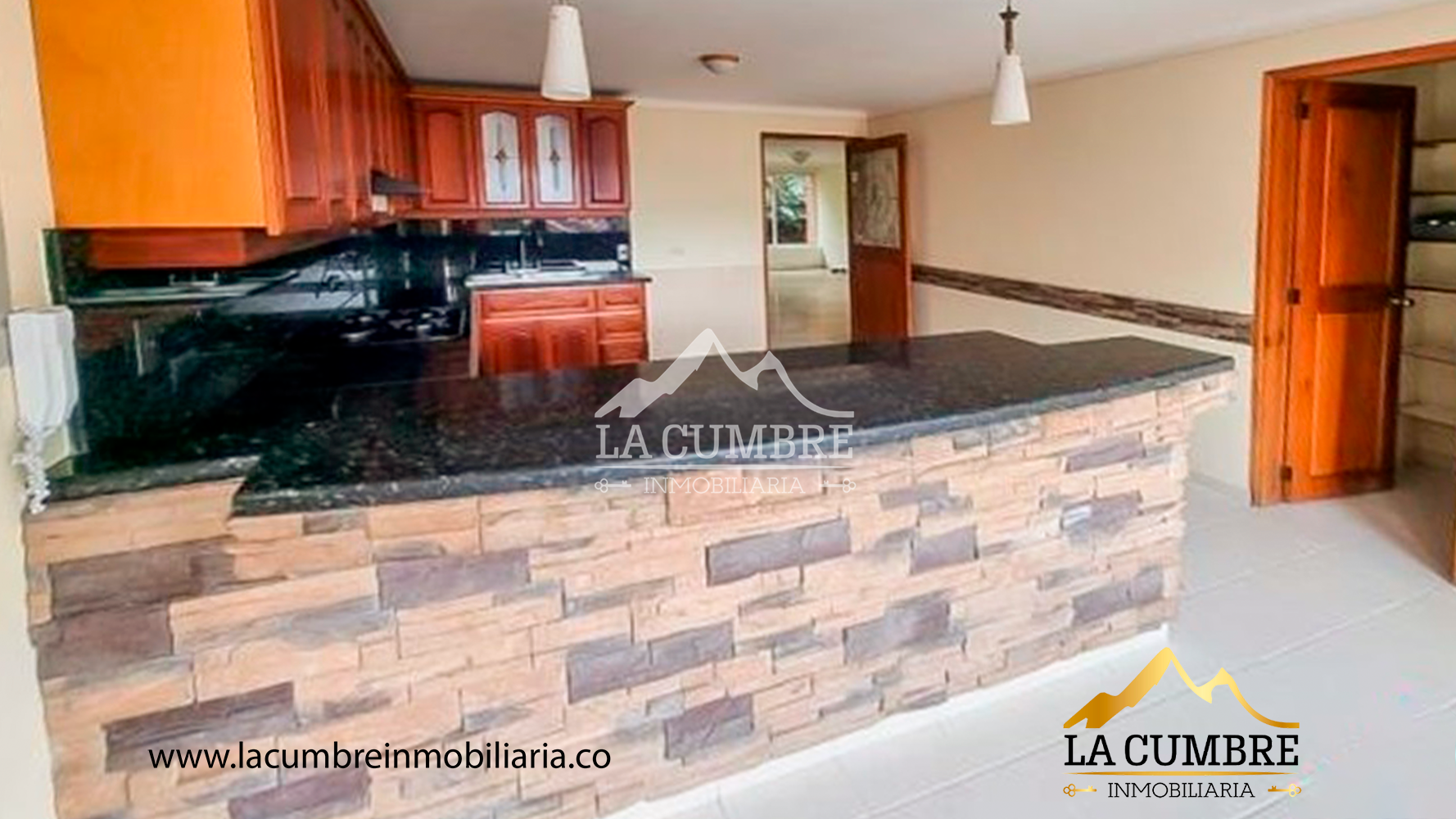 Casa de 3 alcobas en venta en El Tesoro, Medellín, 338 m² · foto 3 de 11