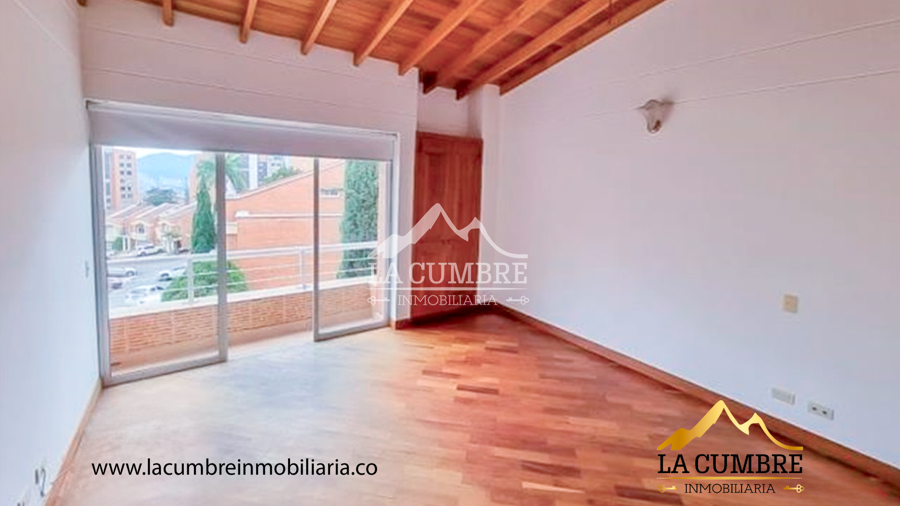 Casa de 3 alcobas en venta en El Tesoro, Medellín, 338 m² · foto 4 de 11