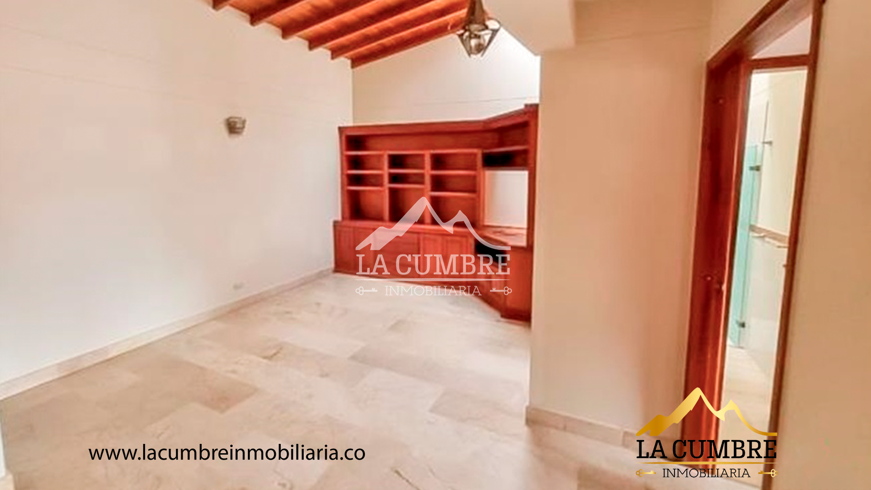 Casa de 3 alcobas en venta en El Tesoro, Medellín, 338 m² · foto 5 de 11