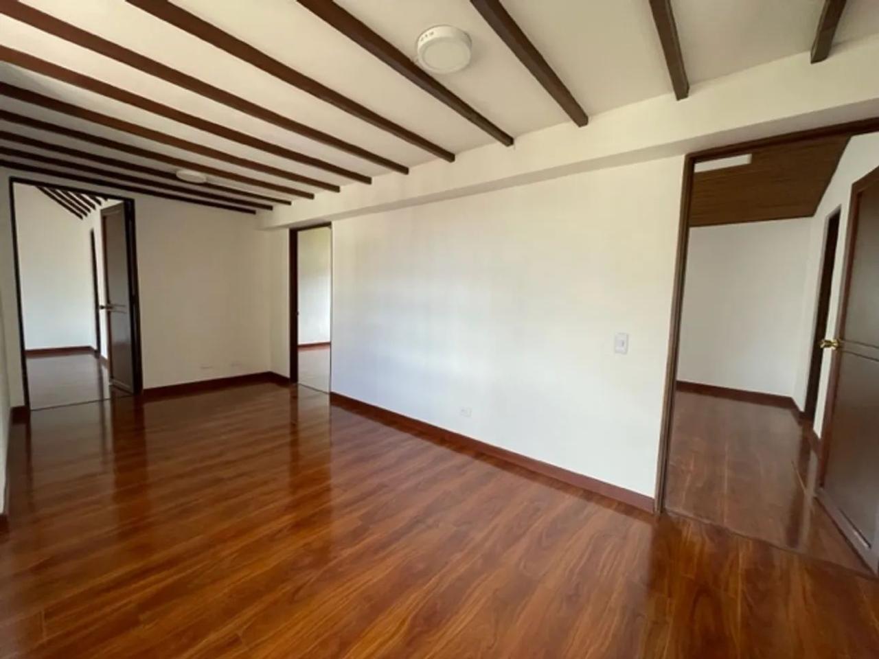 Casa de 5 alcobas en venta en Santa Ana, Bogotá, 329 m² · foto 11 de 22