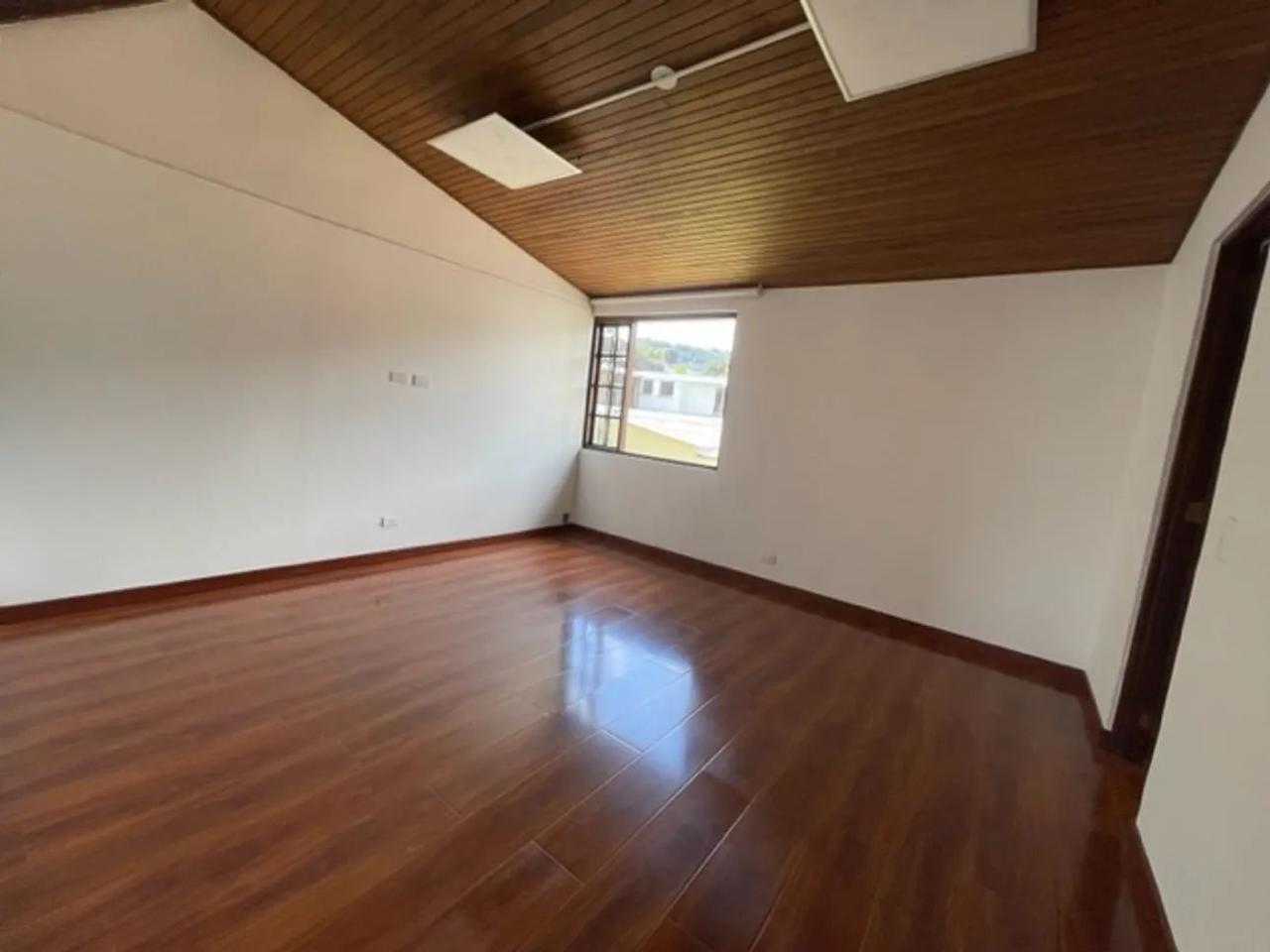 Casa de 5 alcobas en venta en Santa Ana, Bogotá, 329 m² · foto 12 de 22