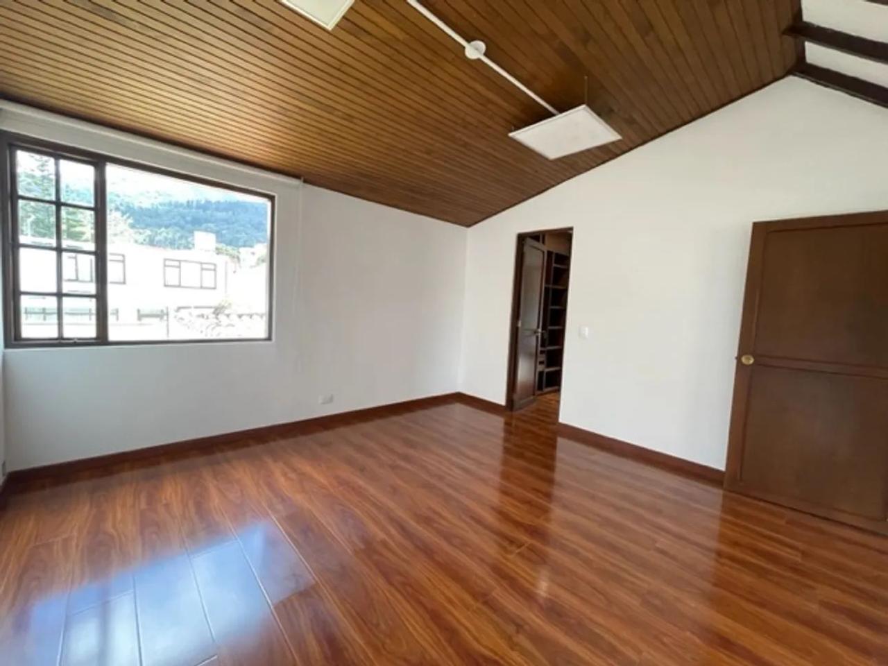 Casa de 5 alcobas en venta en Santa Ana, Bogotá, 329 m² · foto 13 de 22
