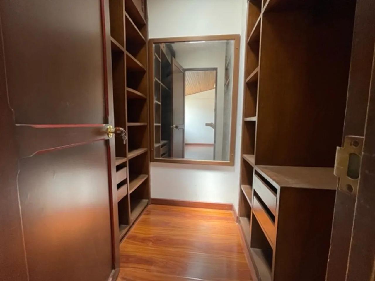 Casa de 5 alcobas en venta en Santa Ana, Bogotá, 329 m² · foto 21 de 22