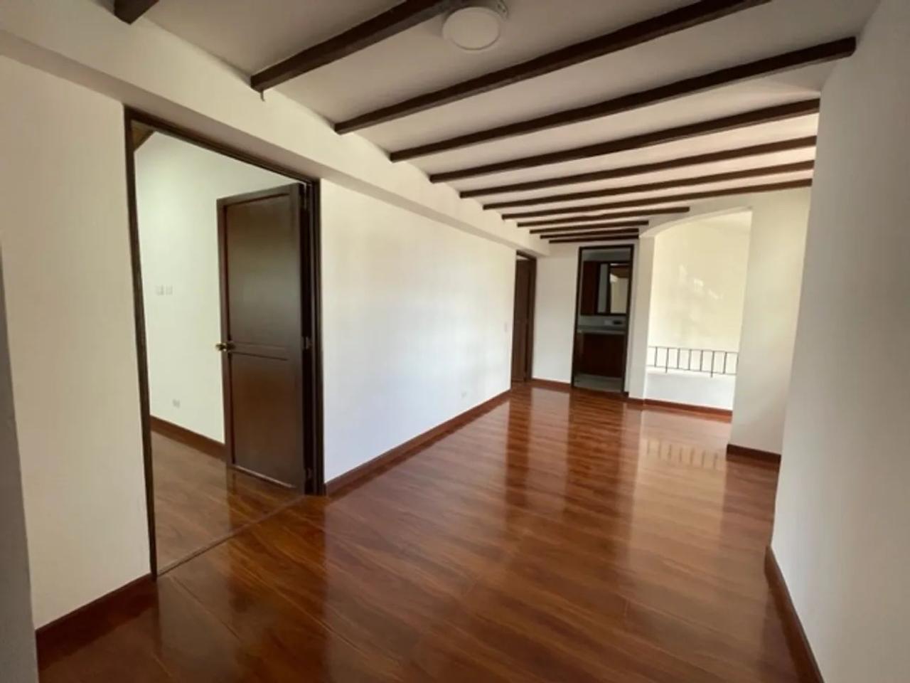 Casa de 5 alcobas en venta en Santa Ana, Bogotá, 329 m² · foto 4 de 22