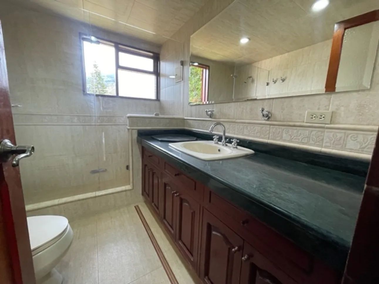 Casa de 5 alcobas en venta en Santa Ana, Bogotá, 329 m² · foto 5 de 22