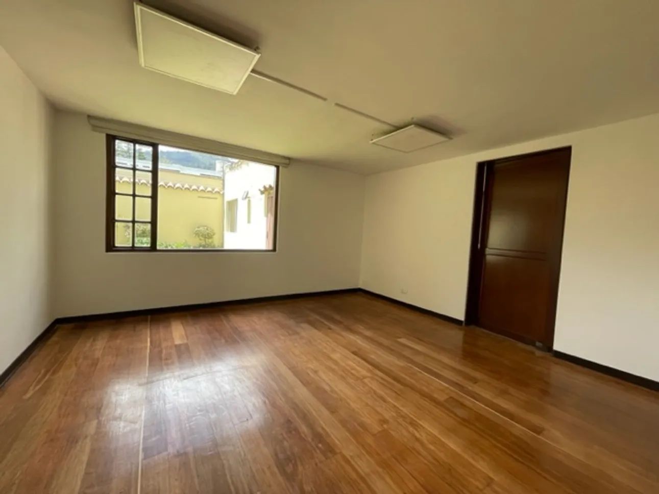 Casa de 5 alcobas en venta en Santa Ana, Bogotá, 329 m² · foto 8 de 22