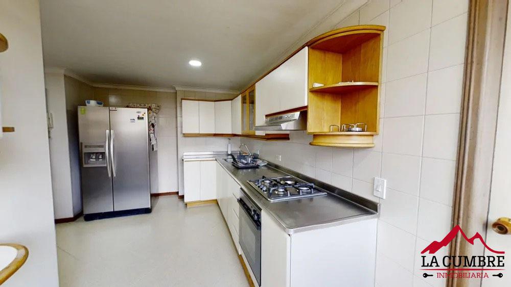 Apartamento de 3 alcobas en venta en Los Balsos, Medellín, 200 m² · foto 3 de 8