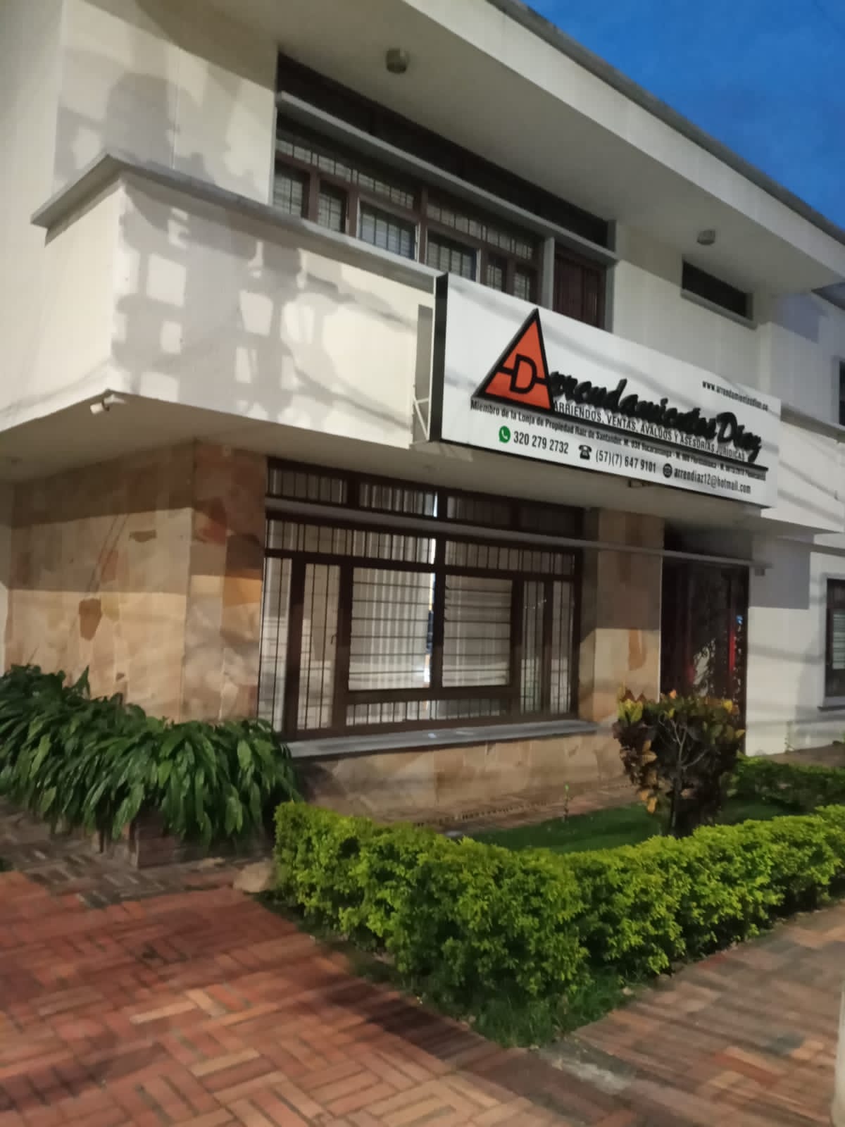 Casa de 4 alcobas en venta en Bolarqui, Bucaramanga, 415 m² · foto 2 de 5