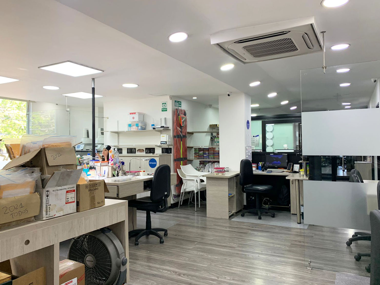 Oficina en arriendo en El Portal, Envigado, 470 m² · foto 2 de 9