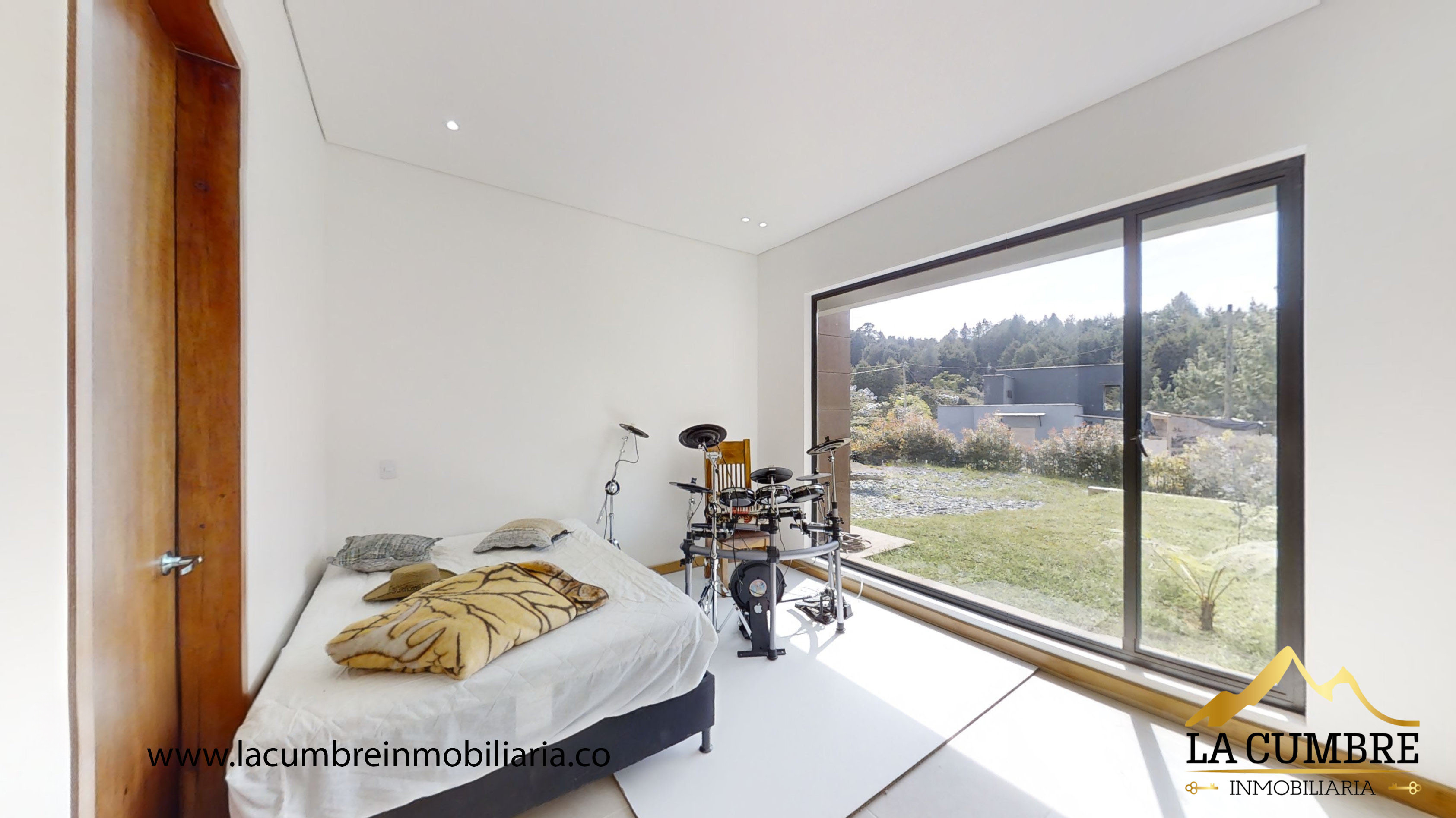 Casa de 4 alcobas en venta en El Molino, Guarne, 250 m² · foto 15 de 19