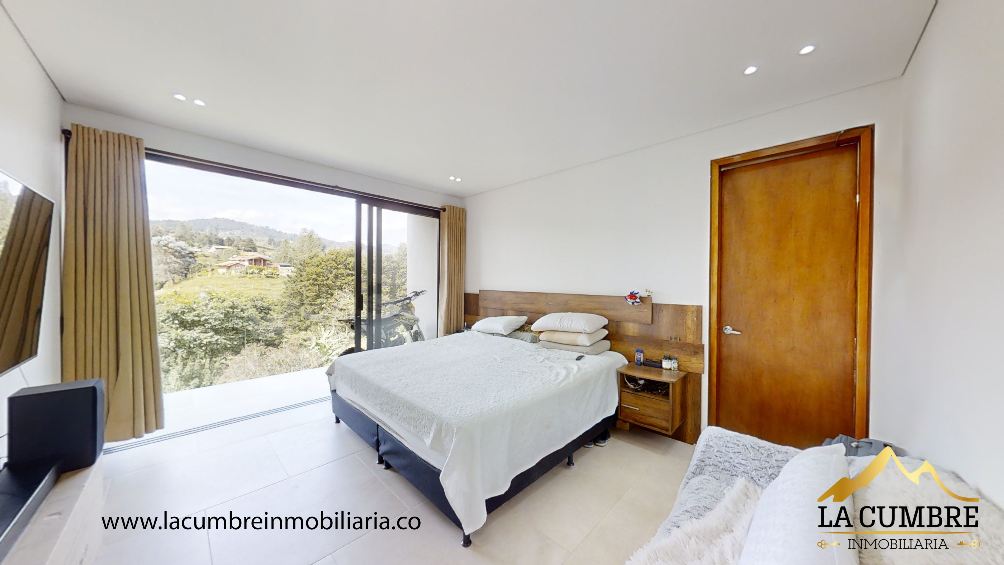 Casa de 4 alcobas en venta en El Molino, Guarne, 250 m² · foto 17 de 19