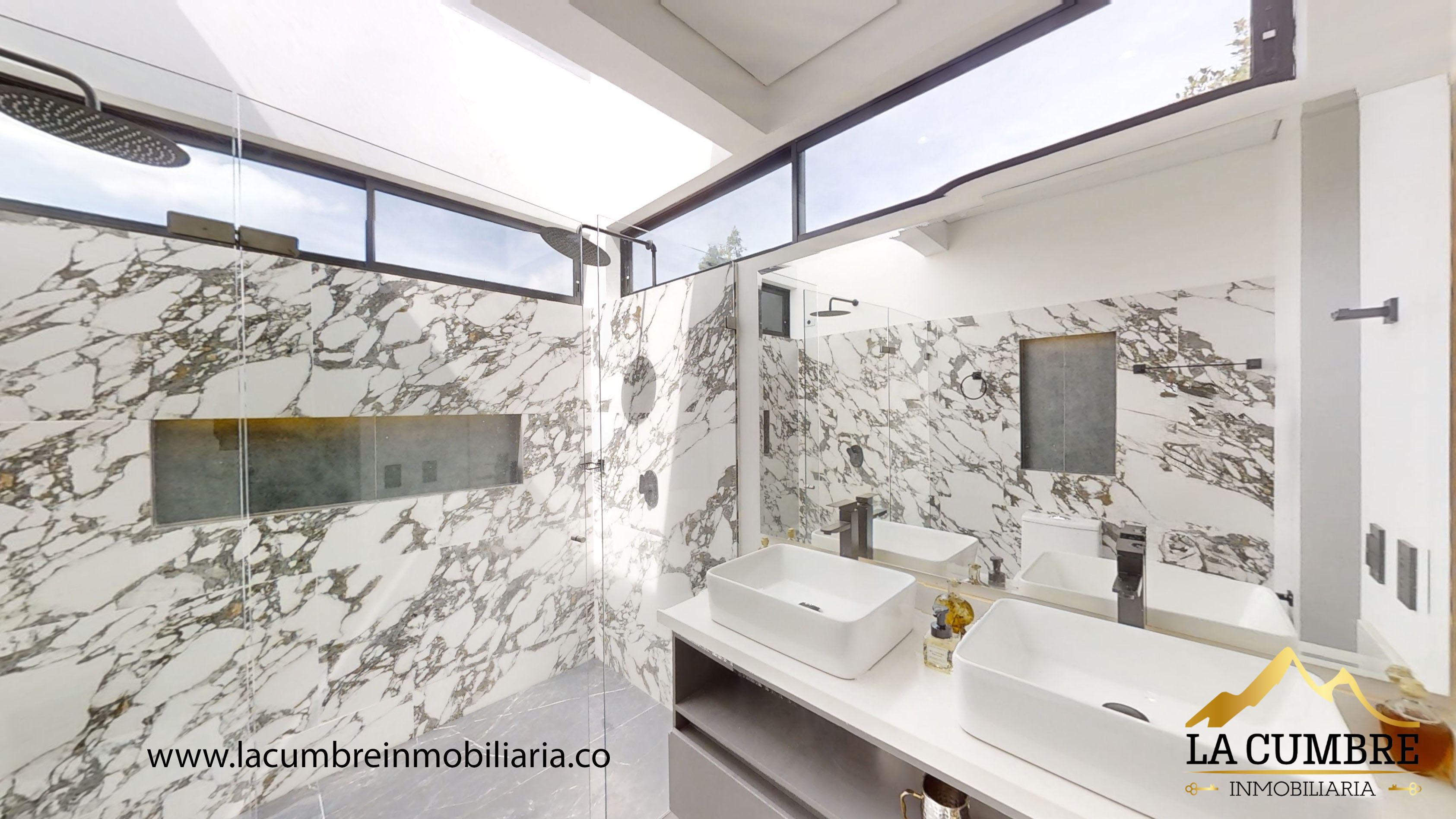 Casa de 4 alcobas en venta en El Molino, Guarne, 250 m² · foto 18 de 19