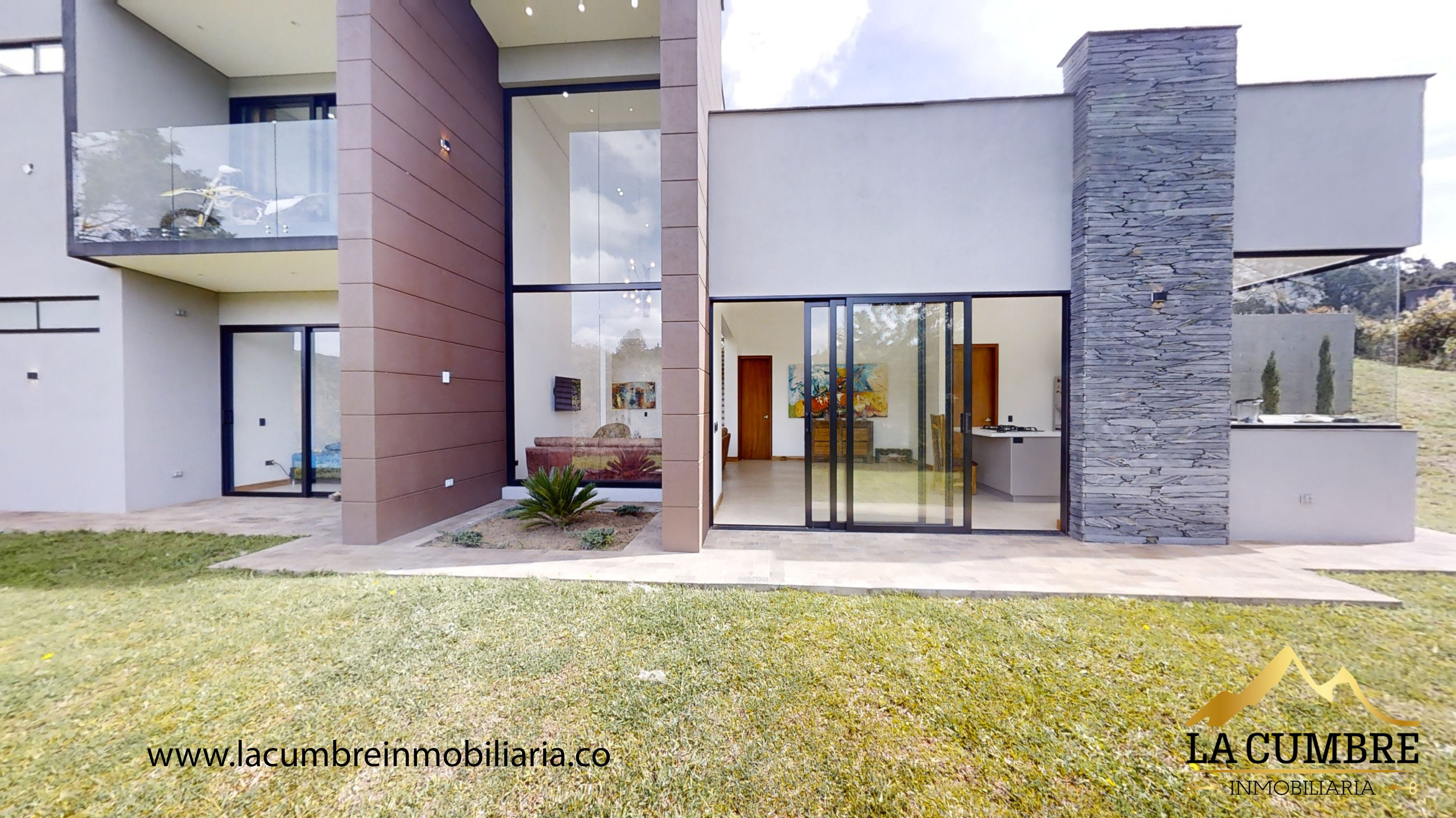 Casa de 4 alcobas en venta en El Molino, Guarne, 250 m² · foto 2 de 19