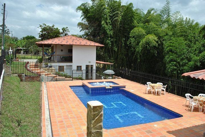 Finca en venta en Armenia, 1824 m² · foto 6 de 21