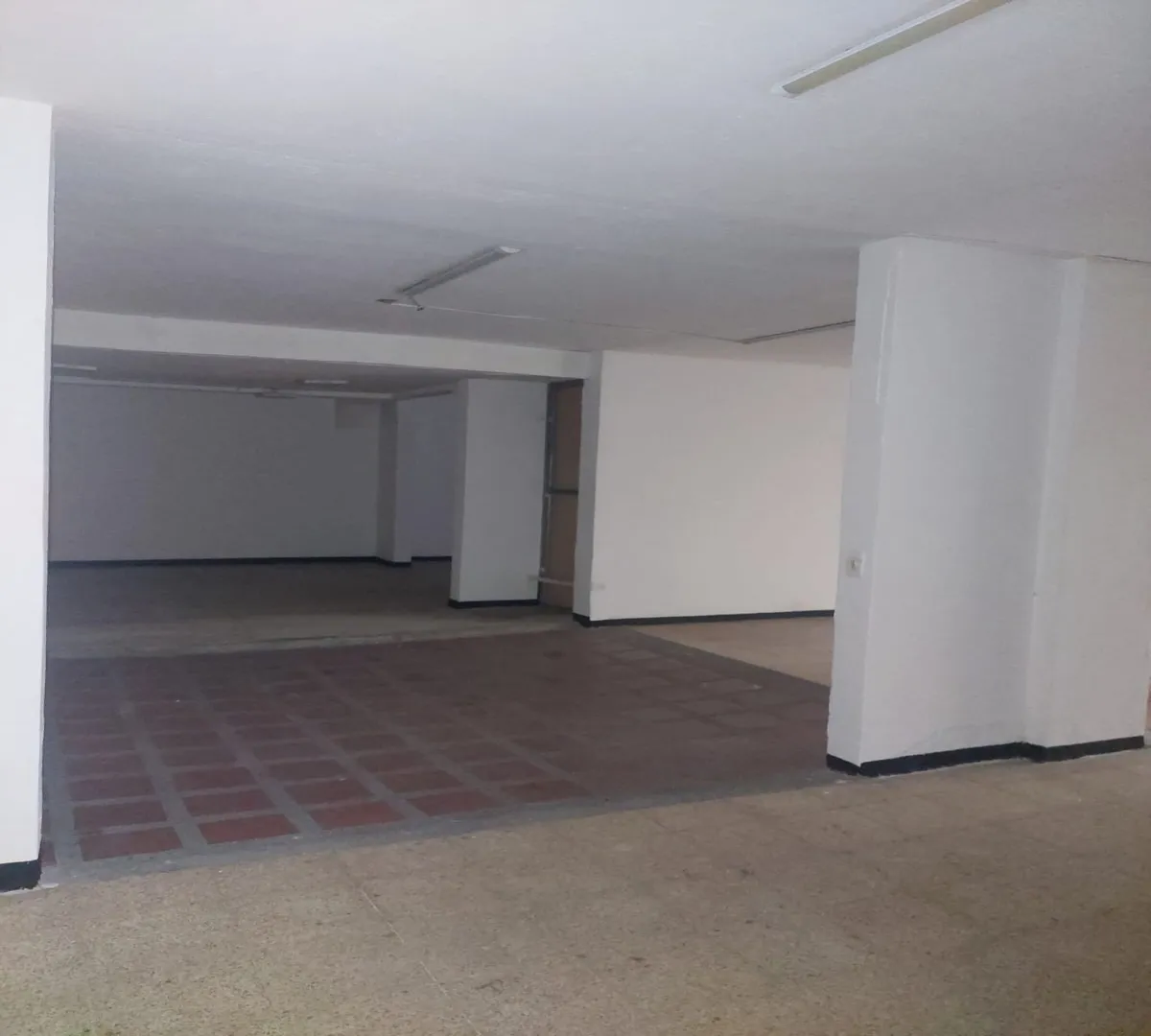 Casa de 6 alcobas en venta en Laureles, Medellín, 489 m² · foto 16 de 24