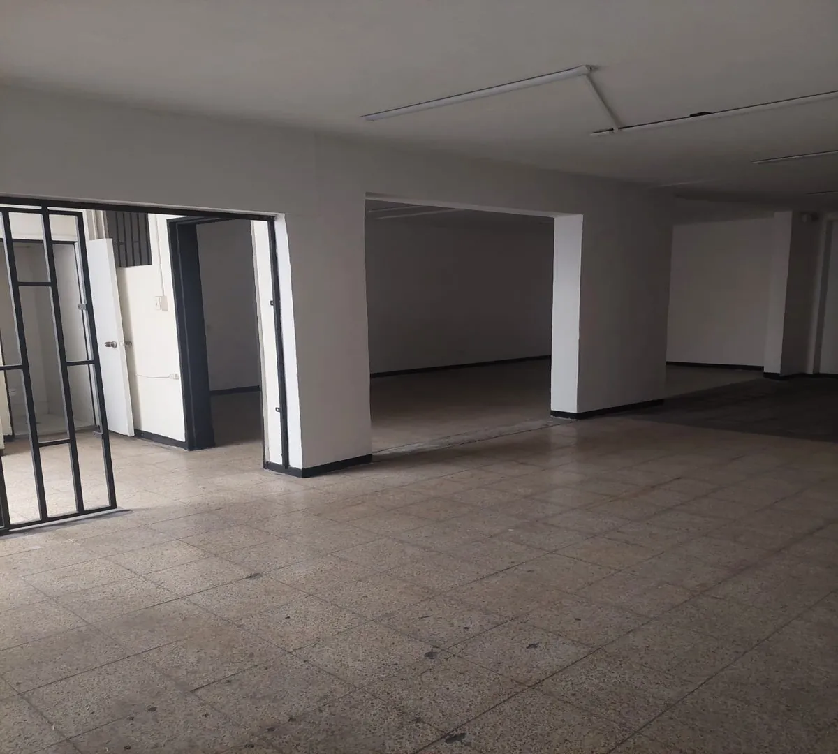 Casa de 6 alcobas en venta en Laureles, Medellín, 489 m² · foto 20 de 24