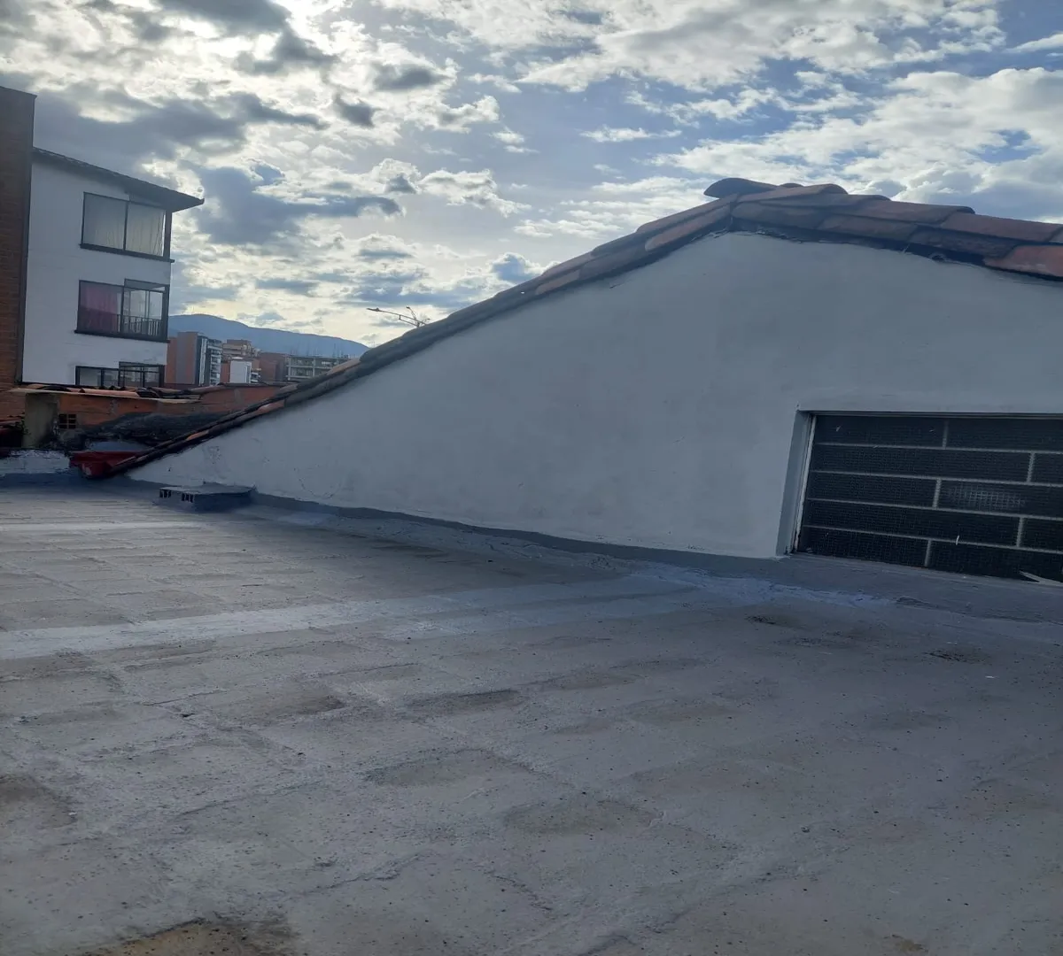 Casa de 6 alcobas en venta en Laureles, Medellín, 489 m² · foto 2 de 24