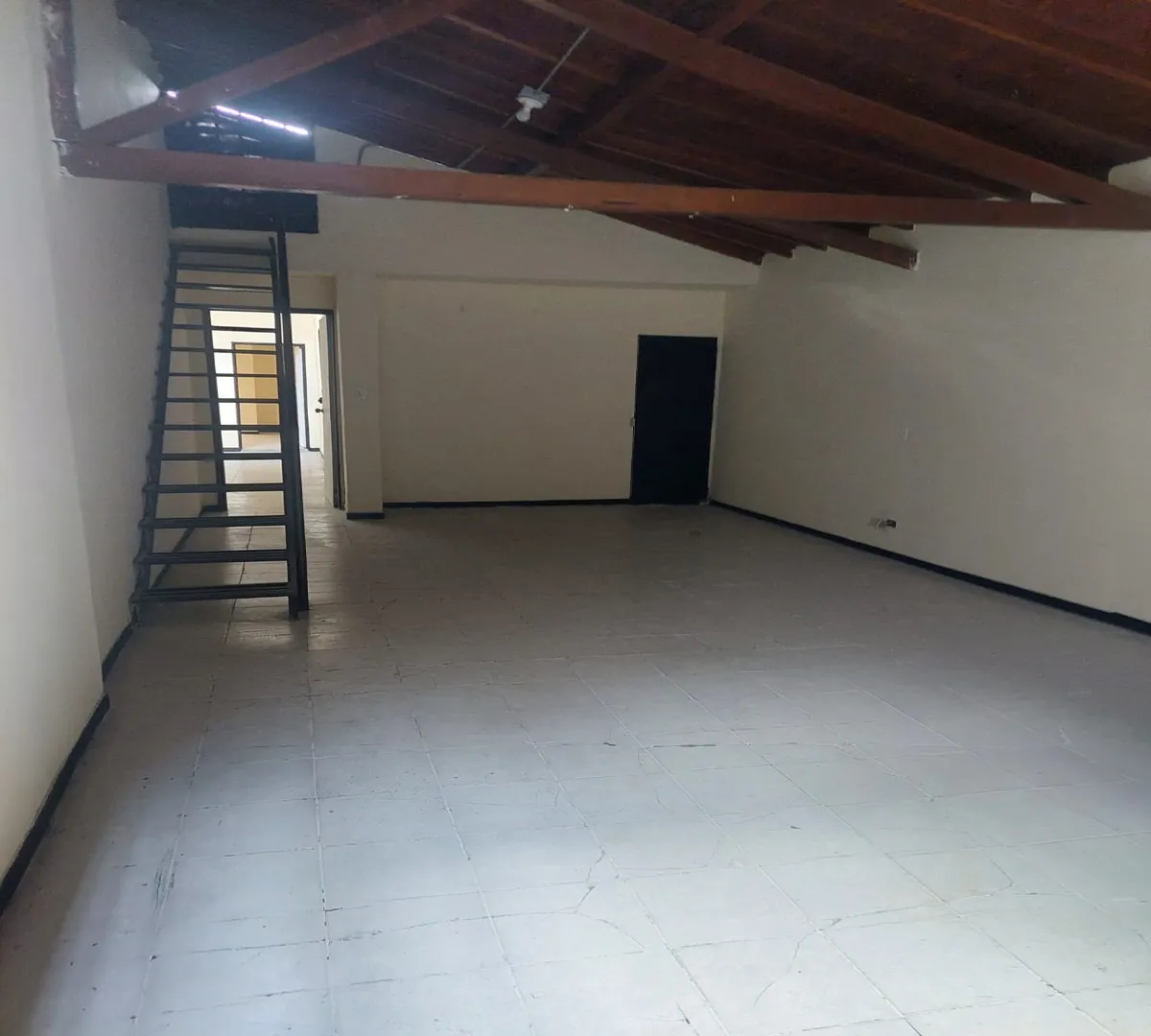 Casa de 6 alcobas en venta en Laureles, Medellín, 489 m² · foto 3 de 24