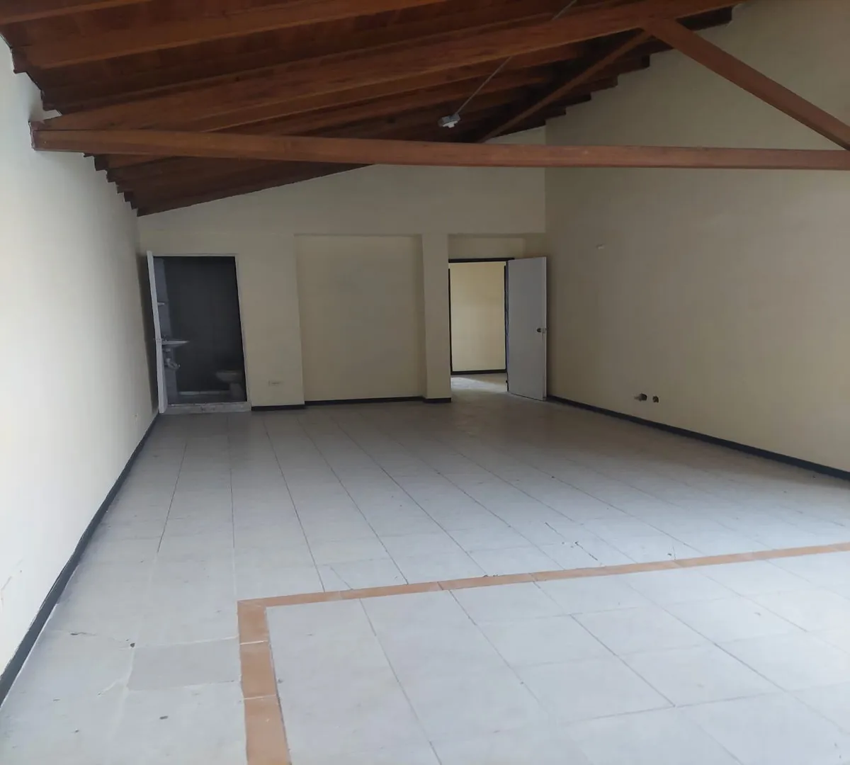 Casa de 6 alcobas en venta en Laureles, Medellín, 489 m² · foto 5 de 24