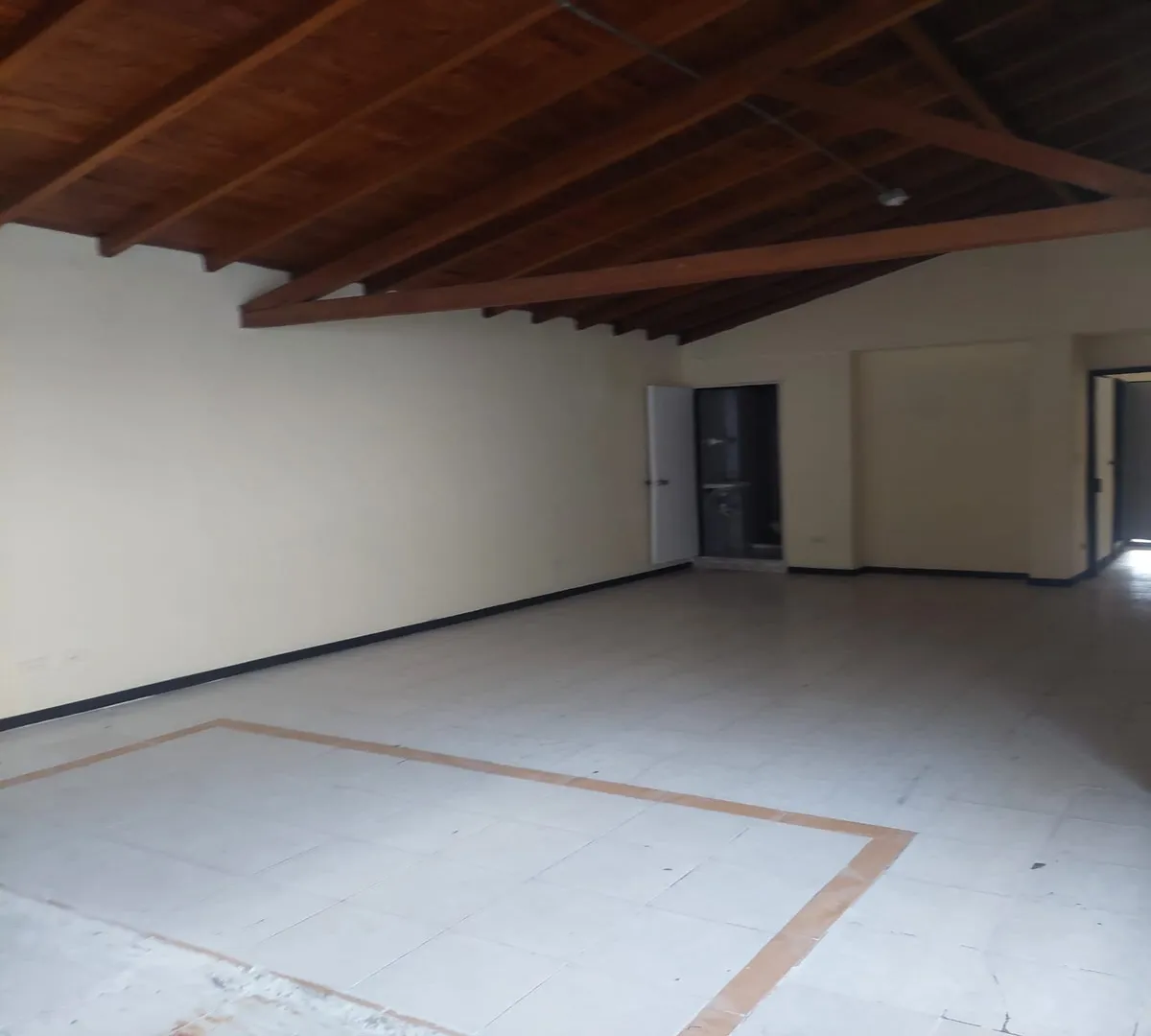 Casa de 6 alcobas en venta en Laureles, Medellín, 489 m² · foto 9 de 24