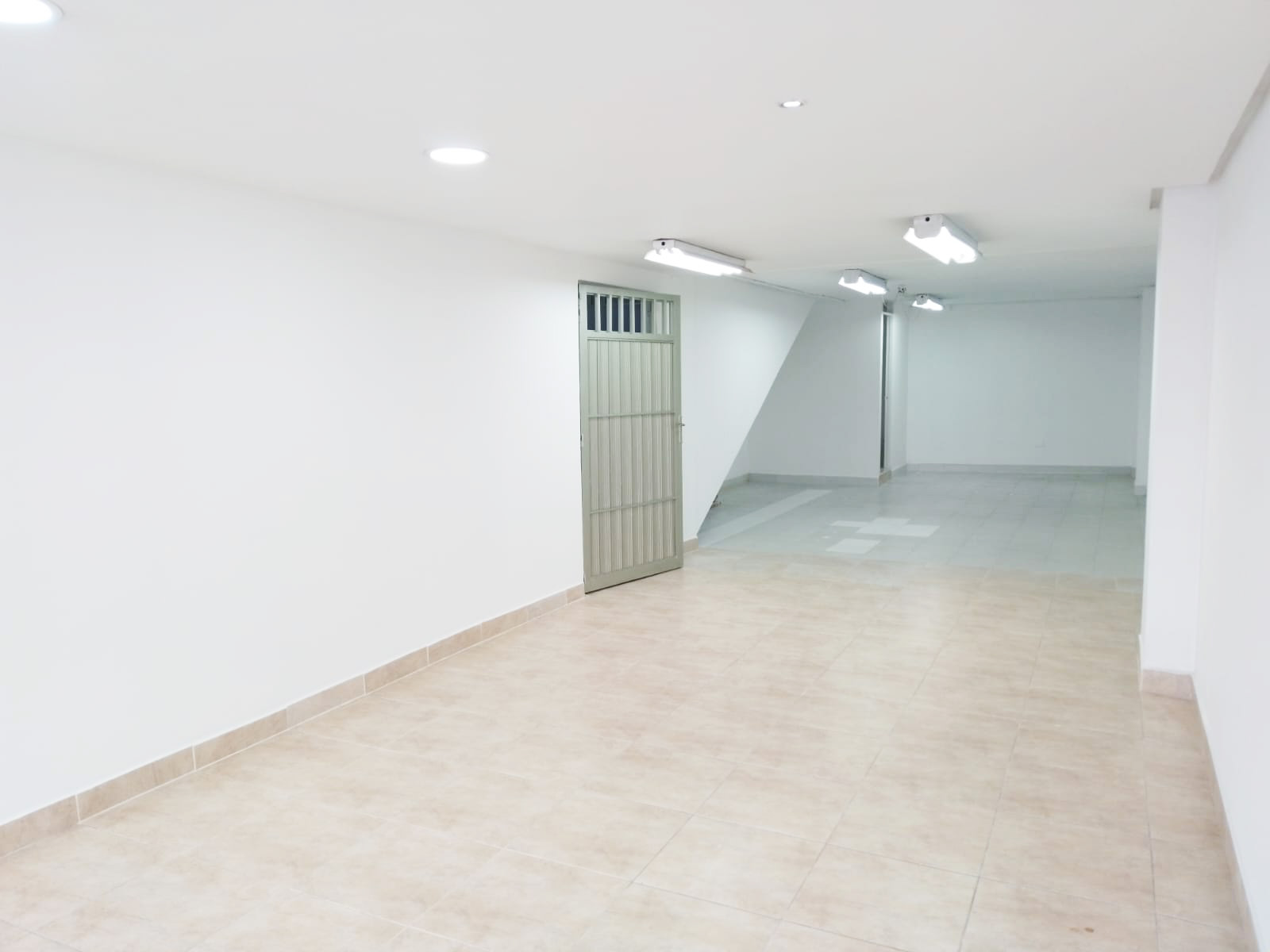 Oficina en arriendo en Guayabal, Medellín, 218 m² · foto 2 de 19