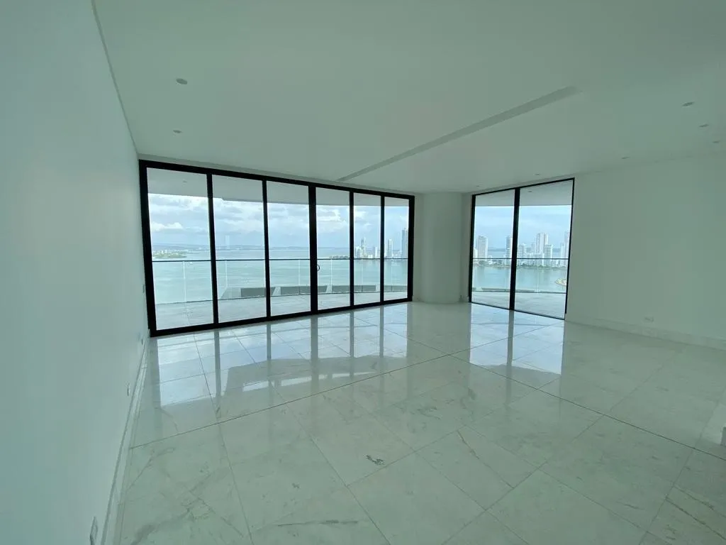 Apartamento de 3 alcobas en arriendo en Bocagrande, Cartagena, 289 m² · foto 2 de 22