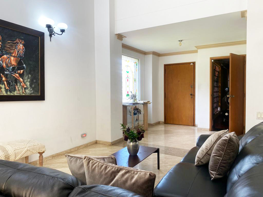 Casa de 4 alcobas en venta en Altos Del Poblado, Medellín, 350 m² · foto 2 de 18