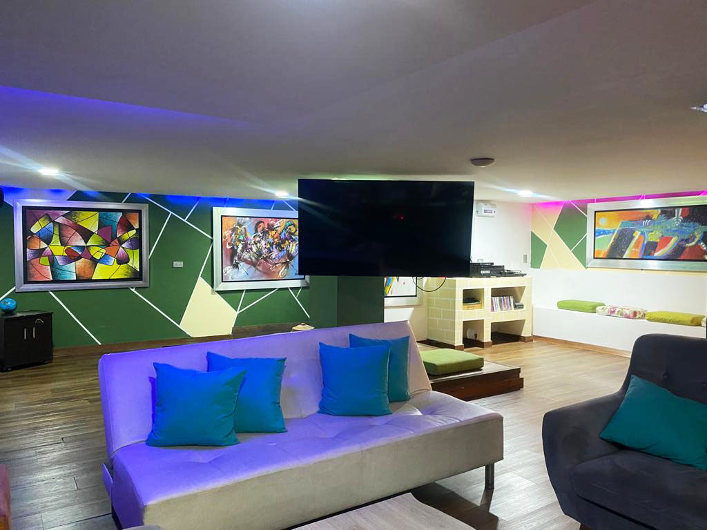 Casa de 4 alcobas en venta en Altos Del Poblado, Medellín, 350 m² · foto 3 de 18