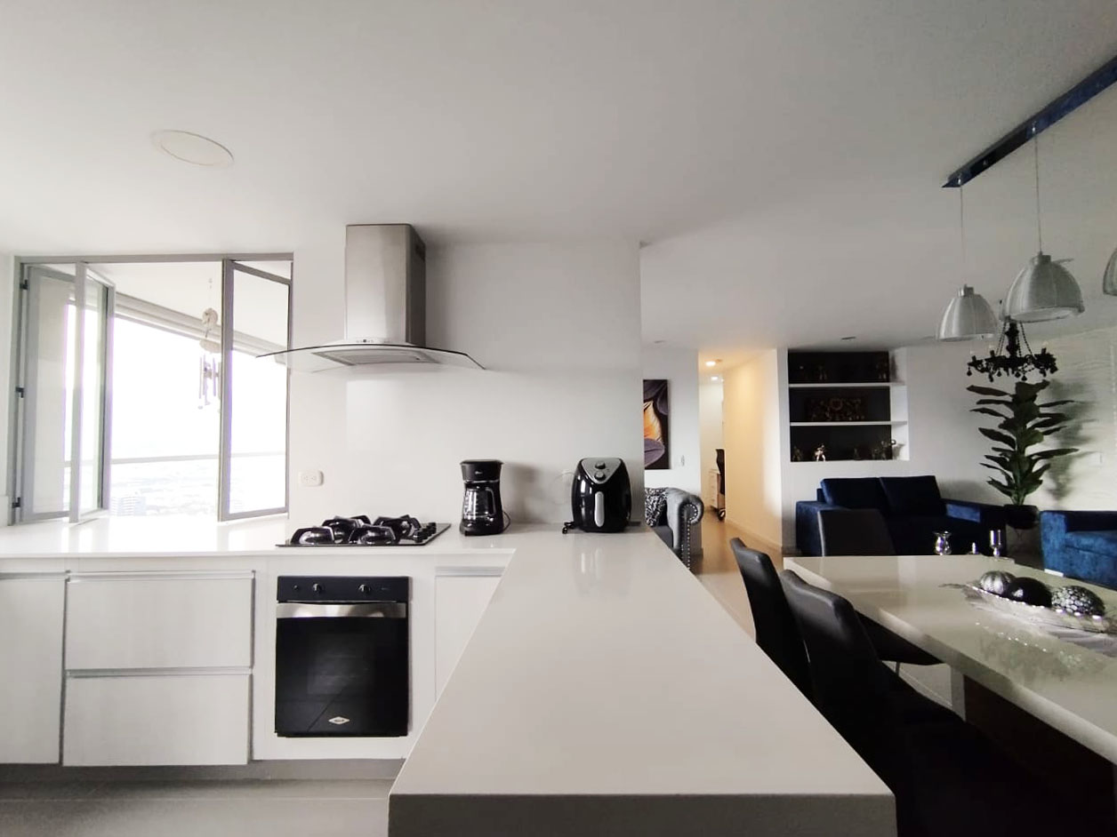 Apartamento de 2 alcobas en arriendo en El Poblado, Medellín, 107 m² · foto 12 de 16