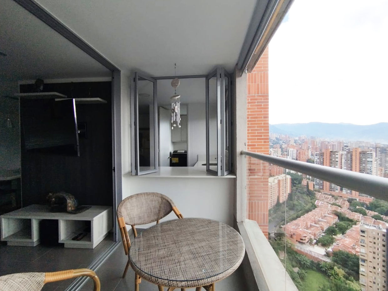 Apartamento de 2 alcobas en arriendo en El Poblado, Medellín, 107 m² · foto 14 de 16