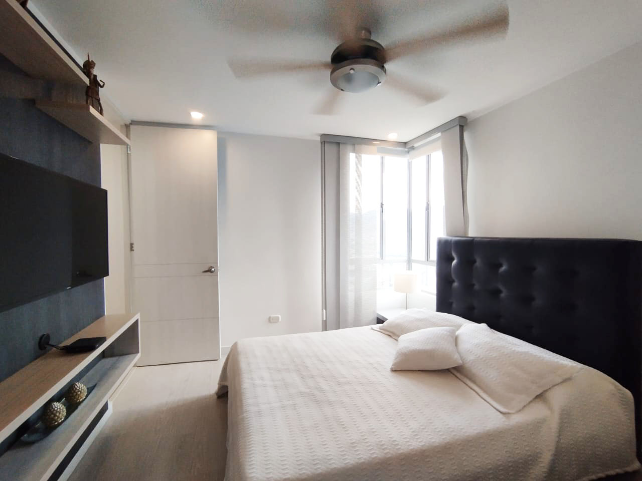 Apartamento de 2 alcobas en arriendo en El Poblado, Medellín, 107 m² · foto 6 de 16