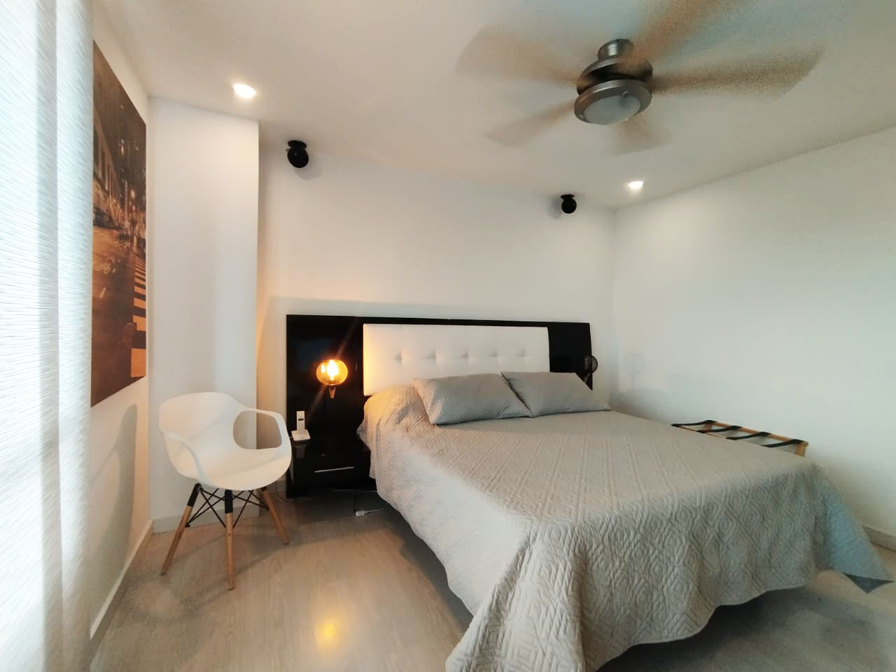 Apartamento de 2 alcobas en arriendo en El Poblado, Medellín, 107 m² · foto 8 de 16