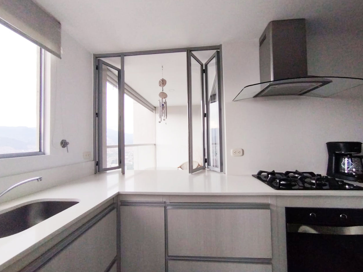 Apartamento de 2 alcobas en arriendo en El Poblado, Medellín, 107 m² · foto 9 de 16