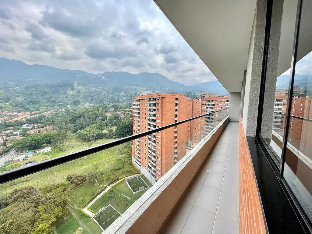 Apartamento de 3 alcobas en arriendo en Loma Del Escobero, Envigado, 100 m² · foto 2 de 20