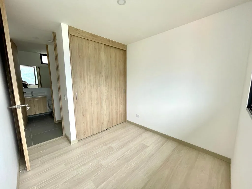 Apartamento de 3 alcobas en arriendo en Loma Del Escobero, Envigado, 100 m² · foto 4 de 20
