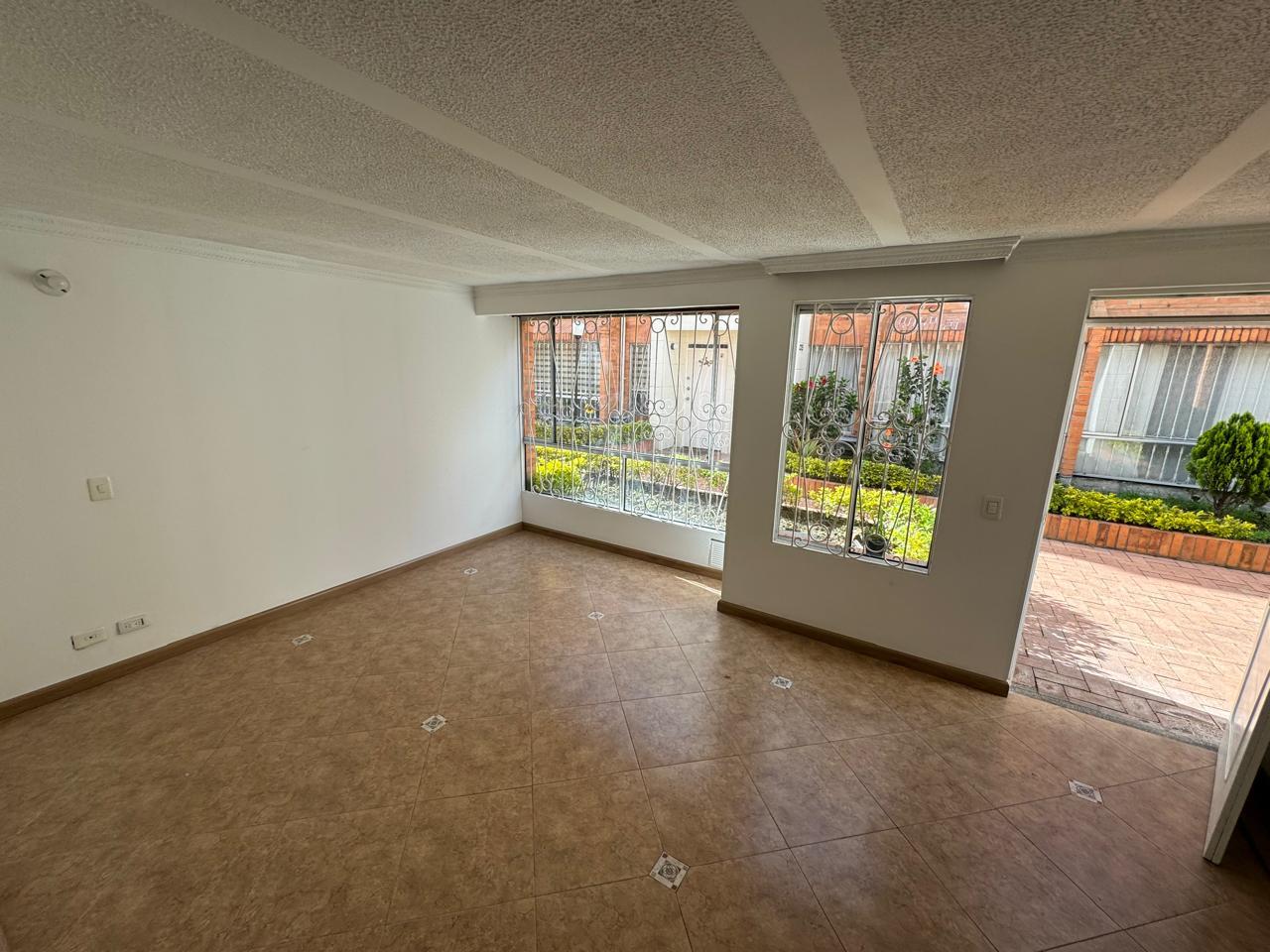 Casa en venta en Villas De Aranjuez, Bogotá · foto 3 de 24