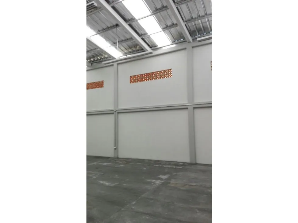 Bodega en venta en 60 Casas, Armenia, 200 m² · foto 11 de 24