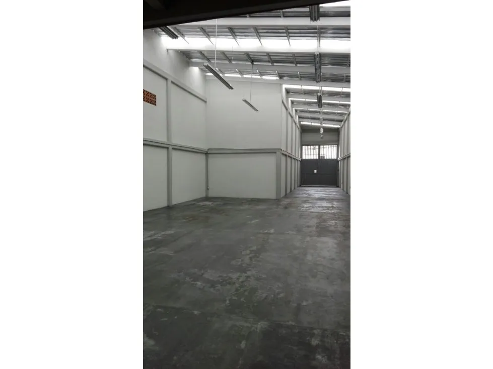 Bodega en venta en 60 Casas, Armenia, 200 m² · foto 2 de 24