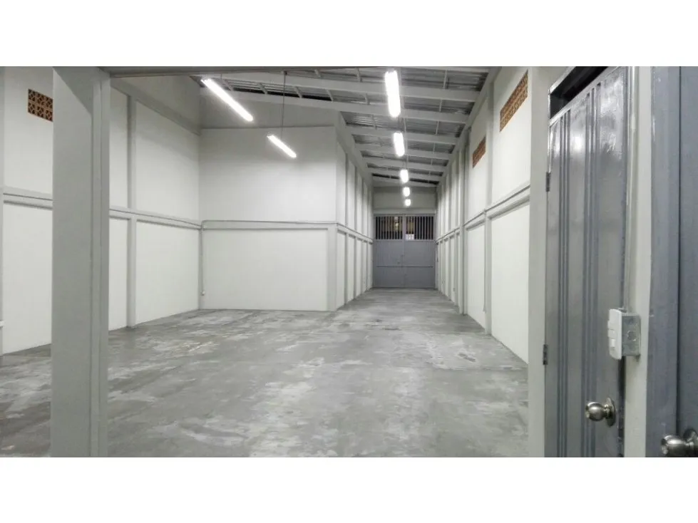 Bodega en venta en 60 Casas, Armenia, 200 m² · foto 23 de 24