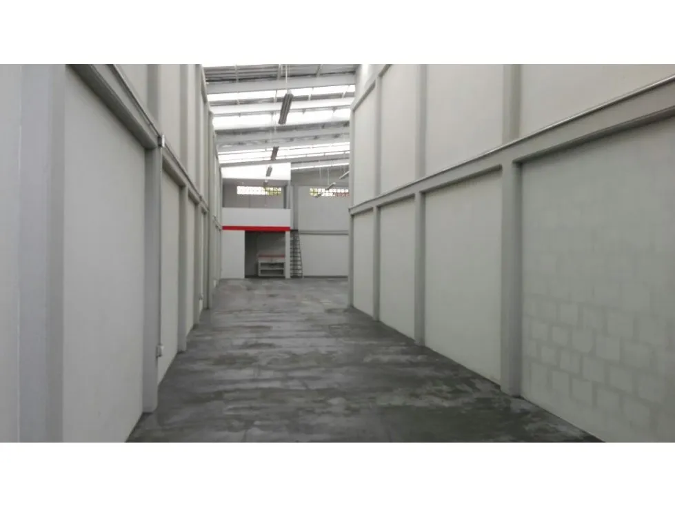 Bodega en venta en 60 Casas, Armenia, 200 m² · foto 4 de 24
