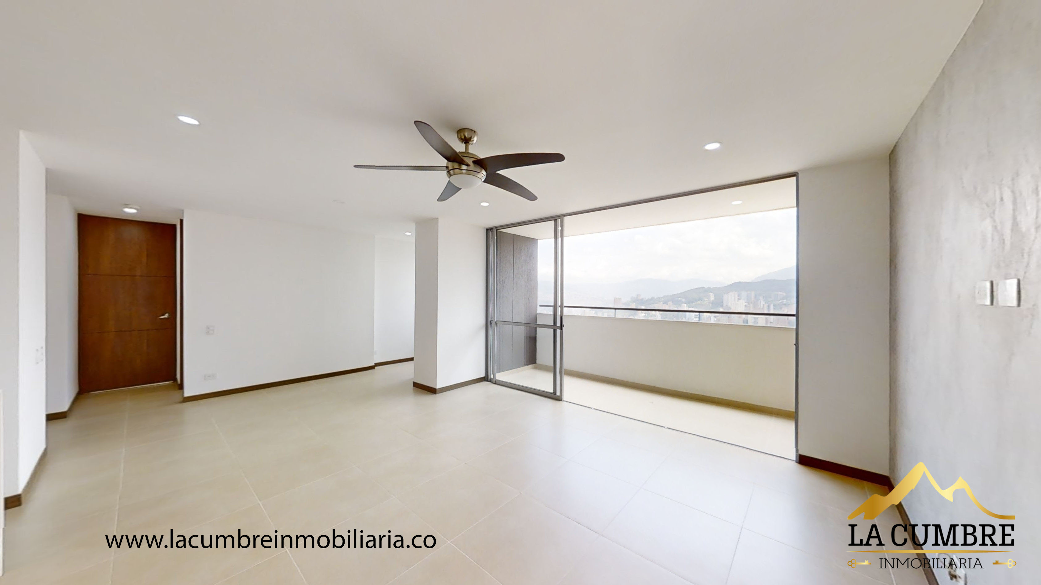 Apartamento en arriendo en Loma De Los Gonzalez, Medellín · foto 2 de 13