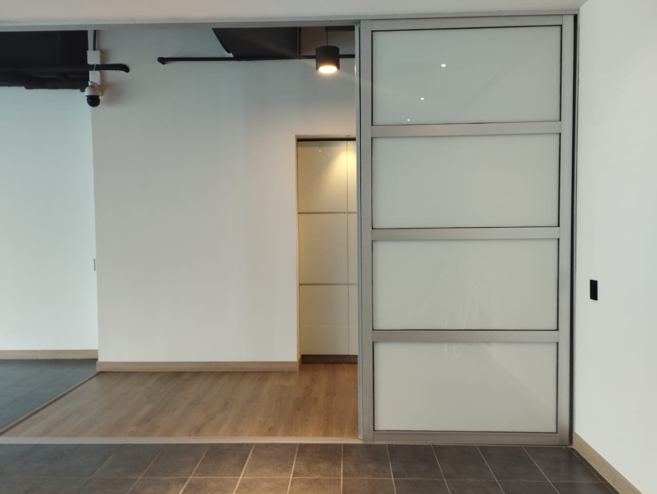 Oficina en arriendo en El Tesoro, Medellín, 130 m² · foto 6 de 20