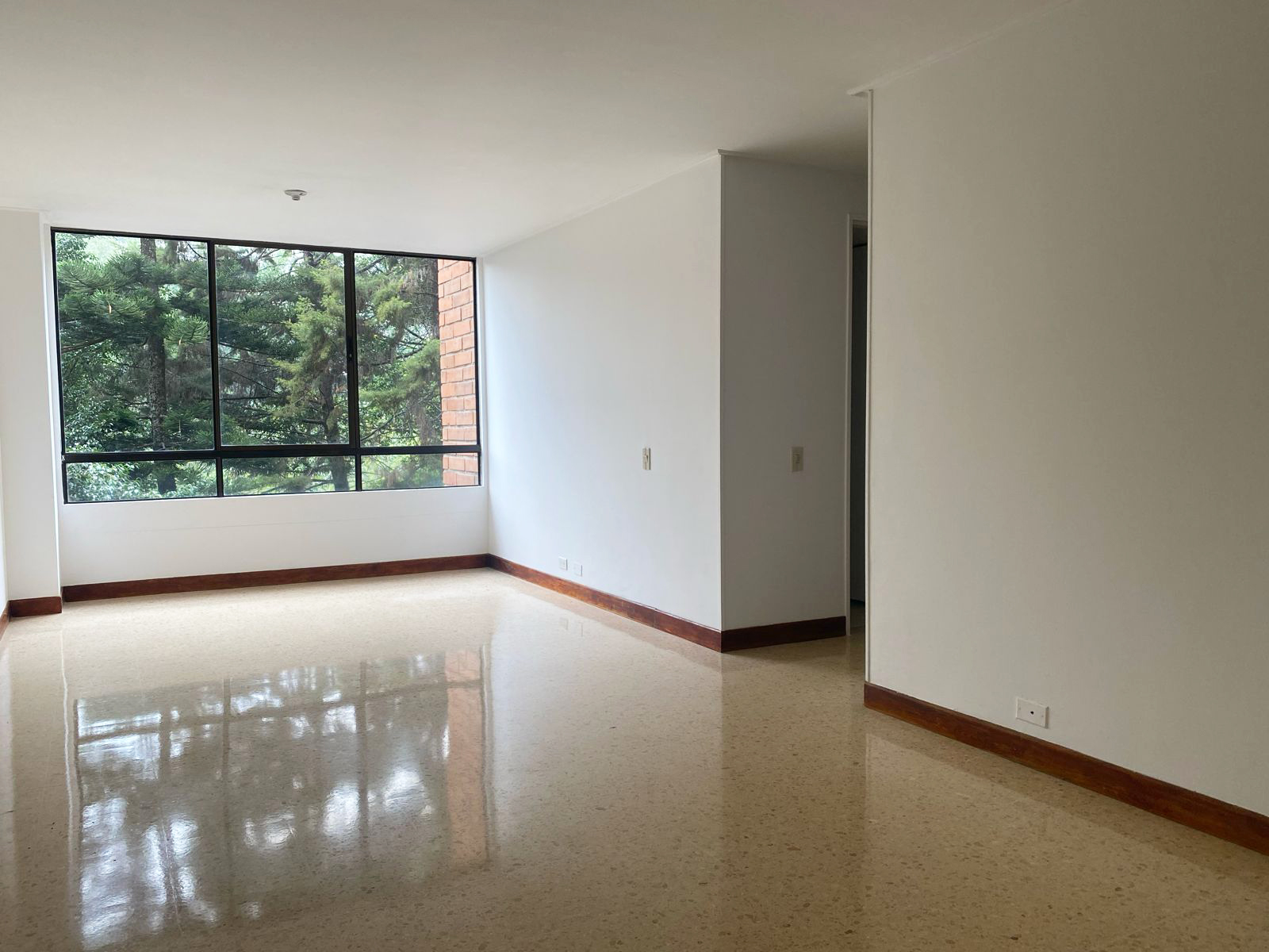 Apartamento de 2 alcobas en arriendo en El Diamante 2, Medellín, 80 m² · foto 2 de 18