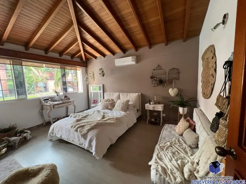 Casa de 3 alcobas en venta en Zona Centro, Envigado, 418 m² · foto 18 de 24