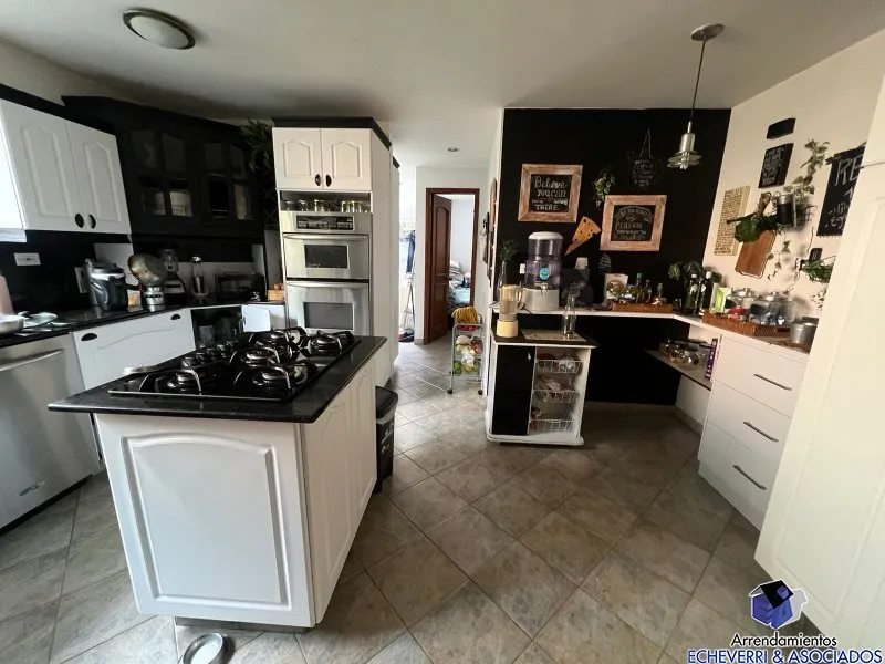 Casa de 3 alcobas en venta en Zona Centro, Envigado, 418 m² · foto 19 de 24