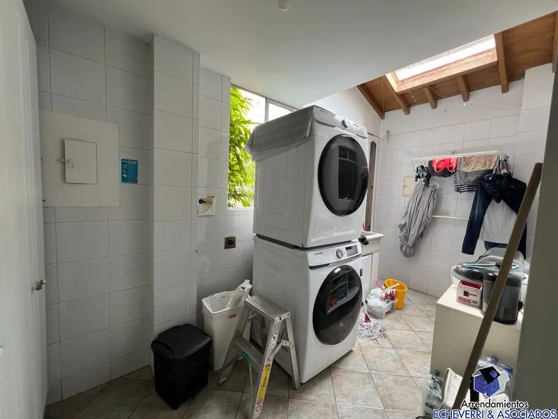 Casa de 3 alcobas en venta en Zona Centro, Envigado, 418 m² · foto 20 de 24