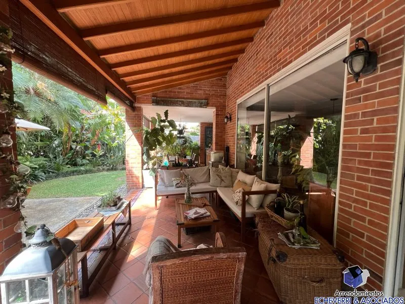 Casa de 3 alcobas en venta en Zona Centro, Envigado, 418 m² · foto 3 de 24